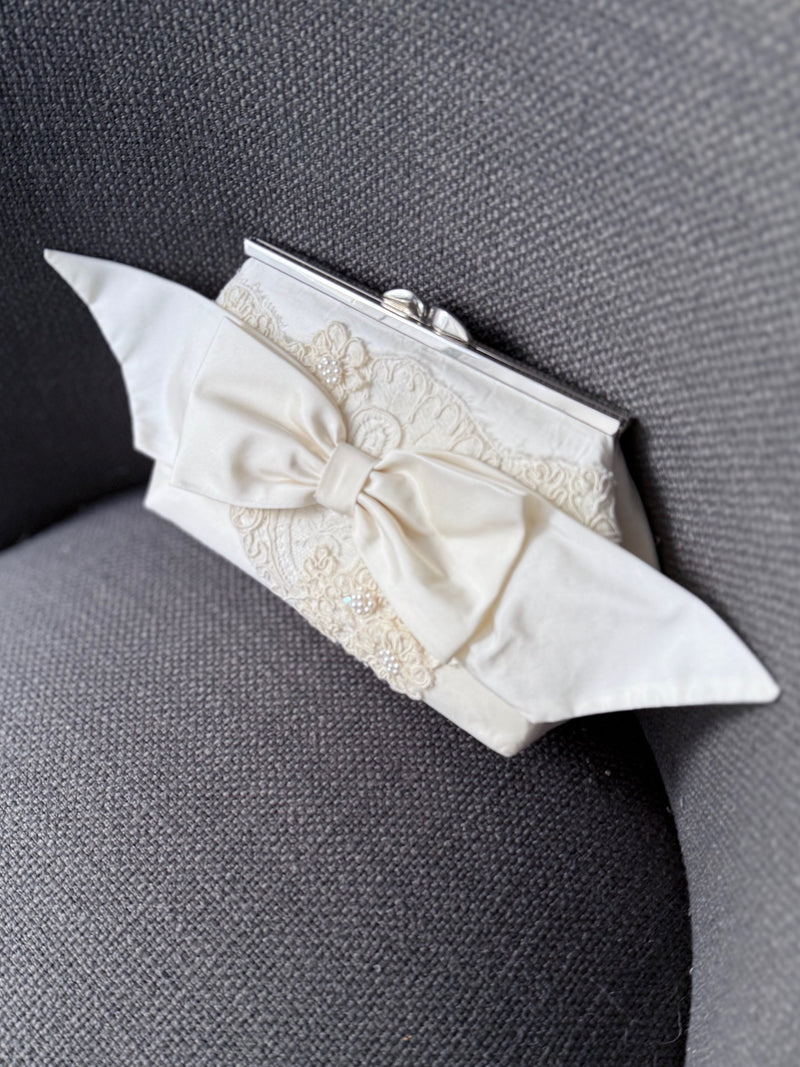 Modern Clutch
