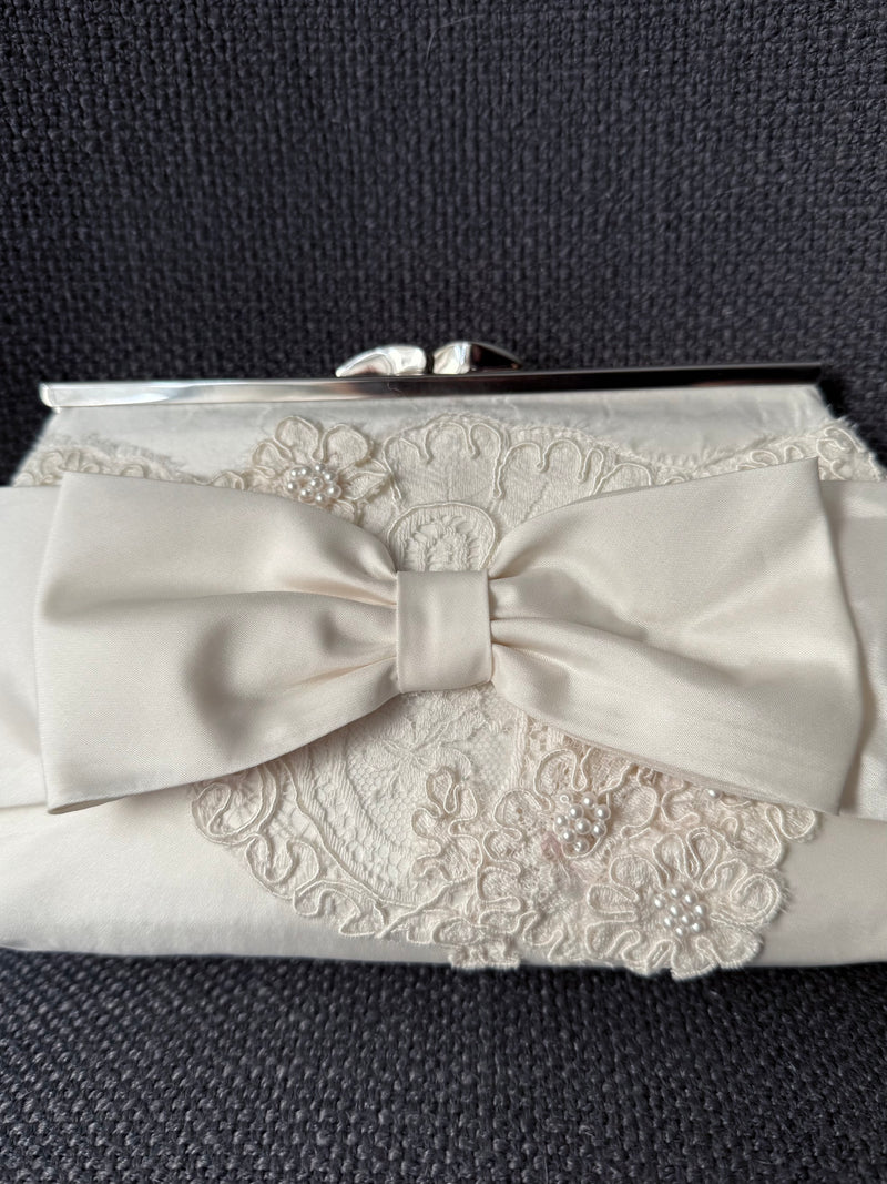 Modern Clutch